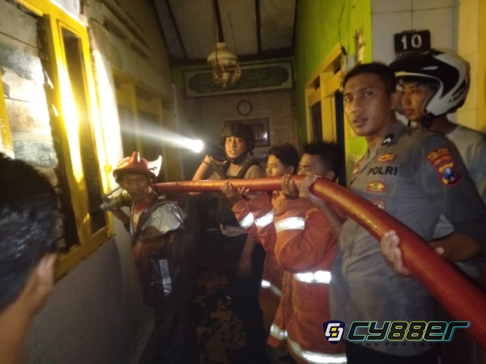 Diduga Akibat Kosliting Listrik Rumah Warga Hangus Terbakar
