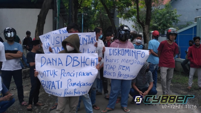 Diskominfo Tidak Menjumpai Aktivis Komad dan Araop Pamekasan Saat di Demonstrasi