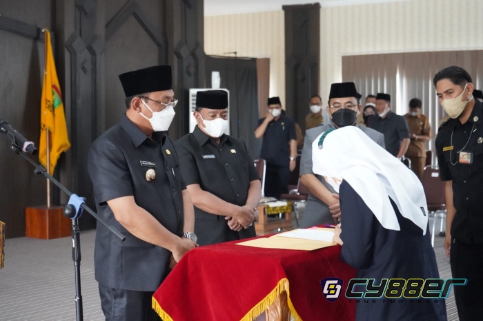 WaliKota Cilegon Lantik 92 Kepala Sekolah Se-Kota Cilegon.