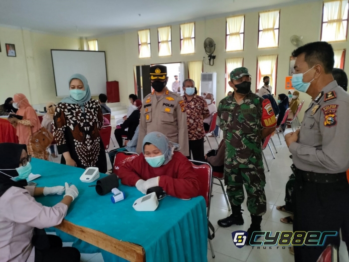 Bupati Inhu dan Kapolres Serta Forkopimda Tinjau Vaksinasi Covid-19 di Tiga Kecamatan