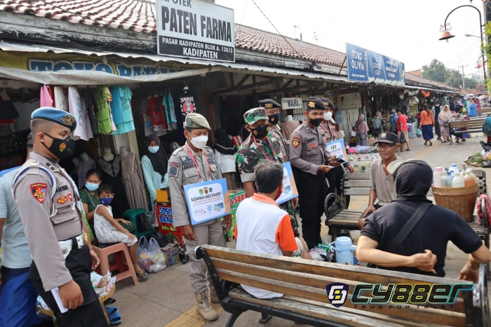Lagi !! Polisi Gerebeg Pasar Kadipaten Gelar Vaksinasi 