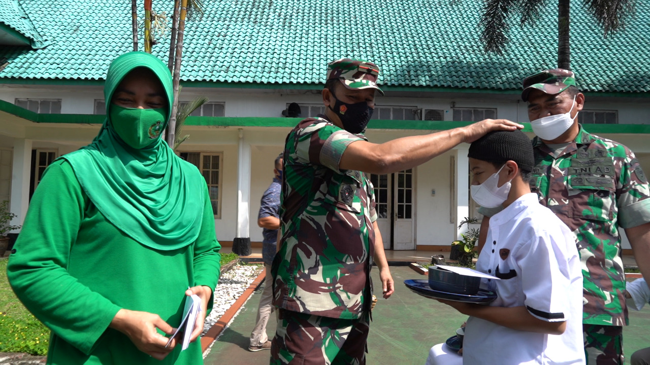 Jumat Berkah, Danrem 061/Sk Bersama Istri Rutin Silaturahmi Bersama Anak Yatim