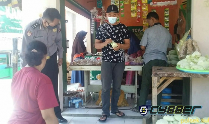 Sambang Desa Secara Door To Door, Polisi Ajak Warga Taat Prokes 