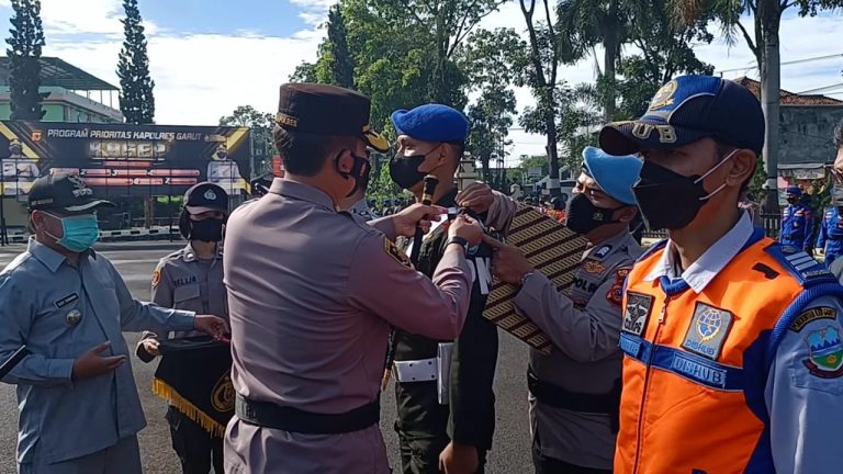 Persiapan Nataru, Petugas Gabungan di Garut Gelar Apel Pasukan