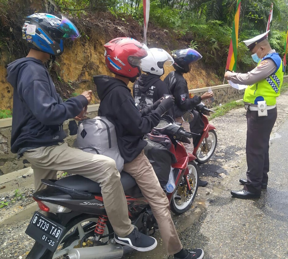 Polres Kuansing Jaring 50 Warga di Pos Operasi Lilin Lancang Kuning 2021 Jalan Lintas Riau- Sumbar