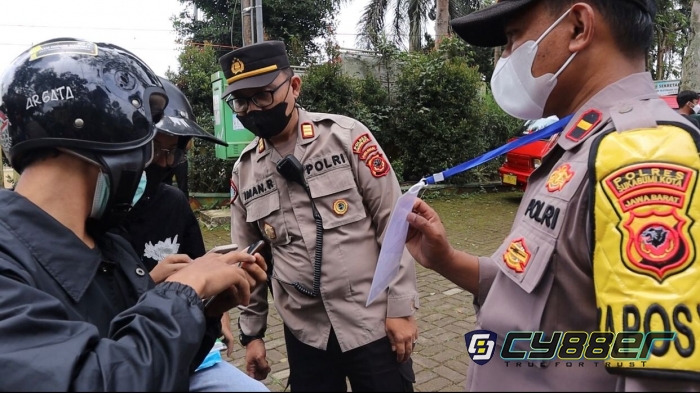 Antisipasi Cluster Baru Dampak Nataru, Polisi Lakukan Cek Pengunjung Wisata, Wajib Vaksinasi