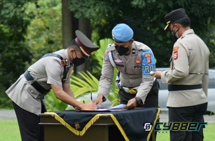 Upacara Sertijab Serta Kenal Pamit Kasat Lantas dan Kasat Intelkam di Mapolres Kuansing 