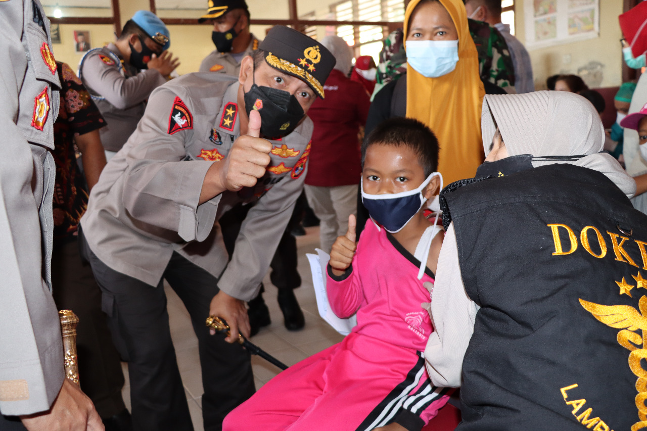 Kapolda Lampung Hadiri Vaksinasi Serentak di 9 Titik, Polres Lamsel Sediakan 1.782 Dosis Vaksin
