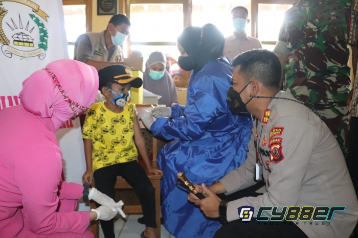 Kapolres Sukabumi Pantau Langsung Pekan Imunisasi Merdeka Anak