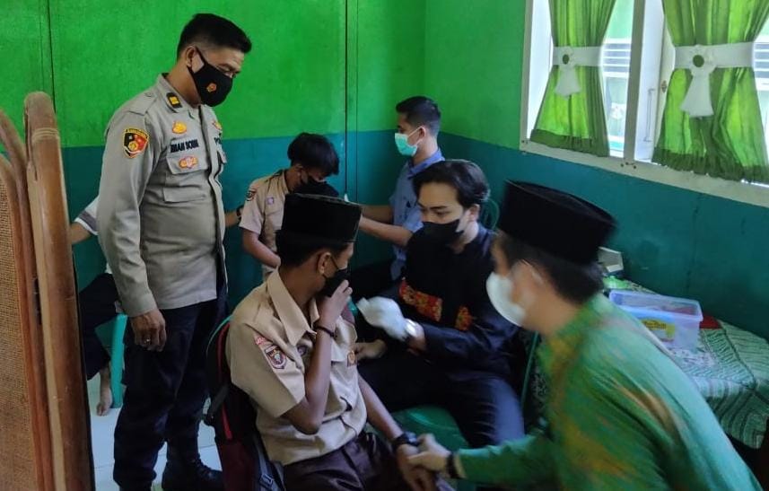 Ratusan Murid MA Pemnu Talang Padang Ikuti Vaksinasi Dosis I dan II