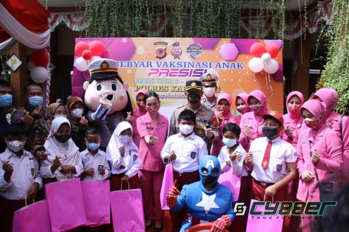 Gebyar Vaksinasi Anak Presisi di Karawang Polisi Bagikan Bingkisan dan Doorprize 