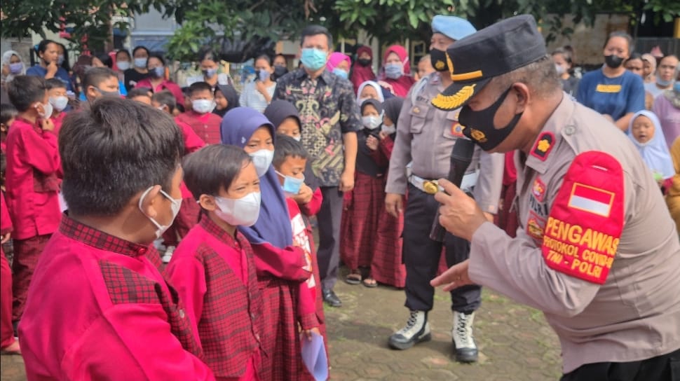 Sukseskan Vaksinasi Merdeka, ini Cara Polisi Agar Anak-anak Mau Ikut