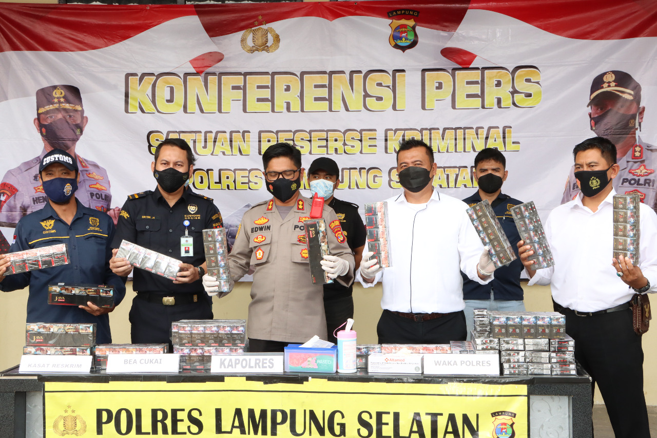 778 Slop Rokok Ilegal, Mobil dan HP Berhasil Diamankan Polres Lamsel