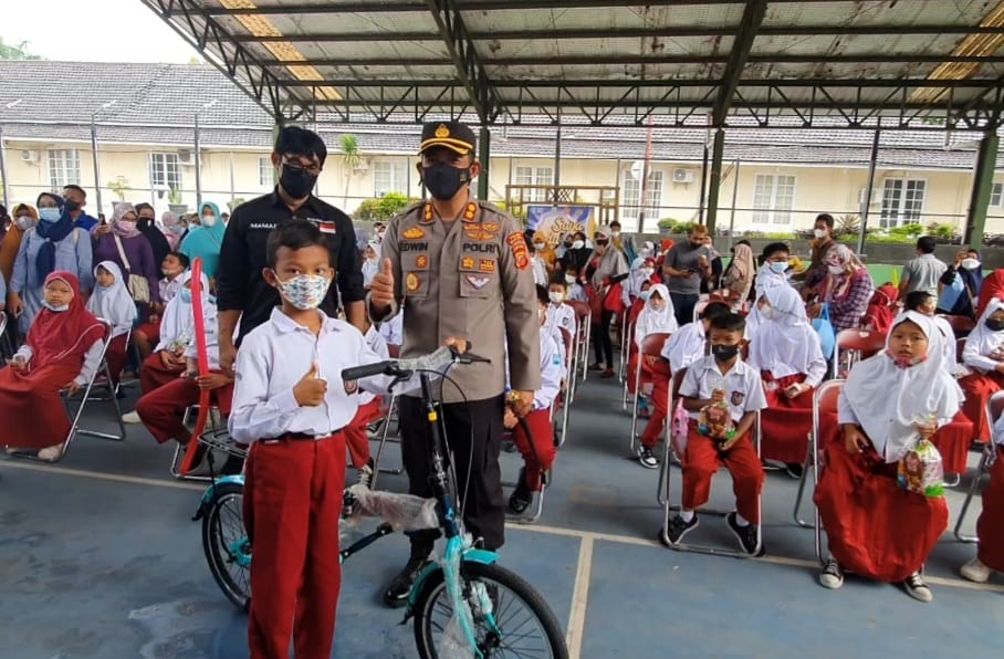 Antusias, Kapolres Majalengka Bagikan Doorprize Tiga Unit Sepeda Bagi Anak Yang Divaksin