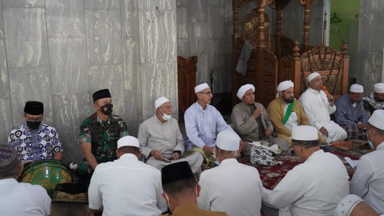 Danrem 061/Sk Hadiri Lantunan Asmaul Husna dan Burdah di Ponpes Ma-had Nurul Fata Bogor 