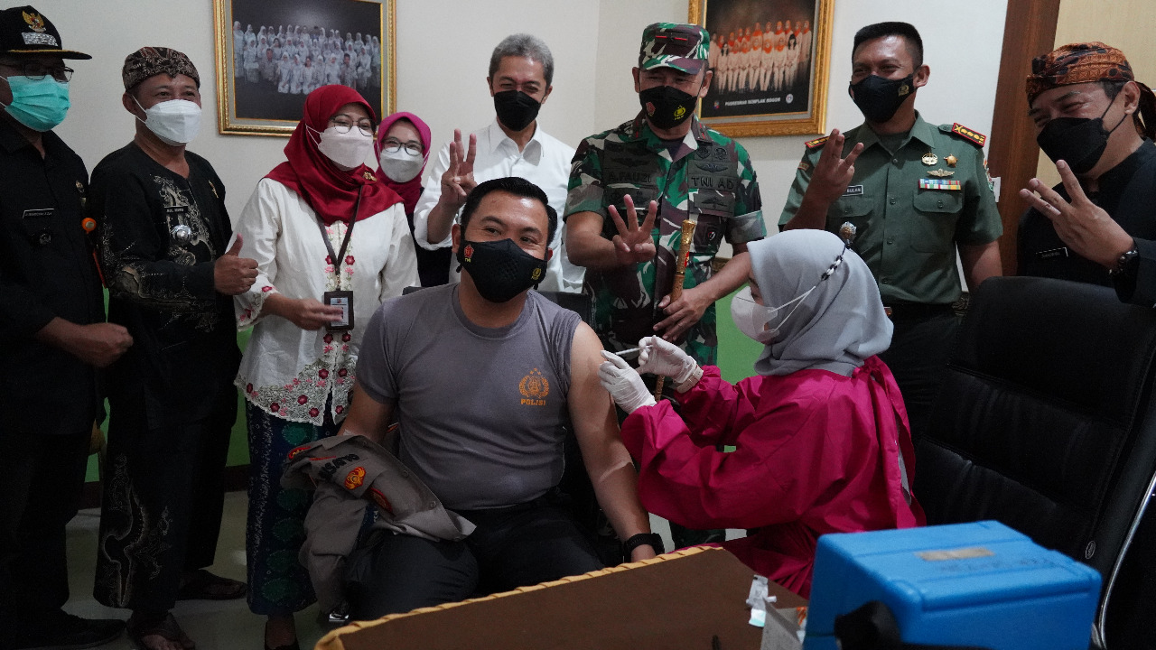 Danrem 061/Sk Bersama Dandim 0606 Hadiri Peluncuran Vaksinasi Booster