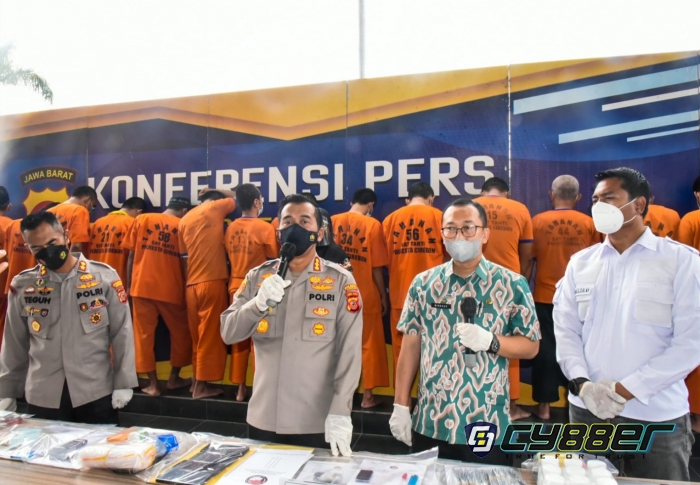 Satnarkoba Polresta Cirebon Ungkap 13 Kasus dan Amankan 17 Tersangka