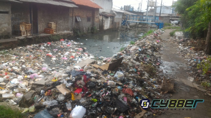 Bangunan Liar Sebabkan Penumpukan Sampah, Menuai Kritik