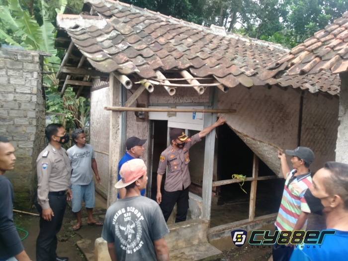 Kapolres Cimahi Kembali Bedah Rutilahu Warga Dua Desa di Padalarang Kabupaten Bandung Barat