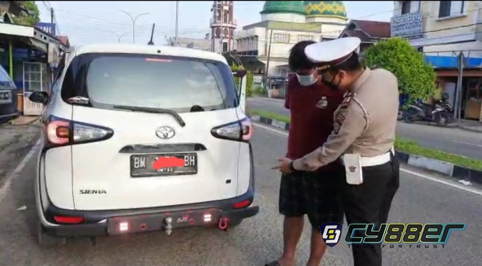Di Inhu, Kendaraan Pakai Lampu Rem Bikin Silau, Bersiap Kena Tilang