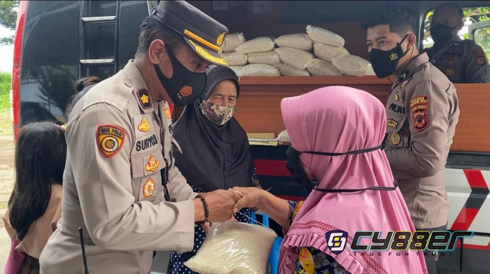 Peserta Vaksin di Sukabumi Kota dapat Sembako dari Polisi