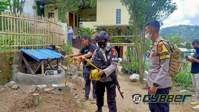 Warga Temukan Mortir Sisa PD II di Lembang Bandung Barat, Sat Brimob Polda Jabar Sisir Lokasi 