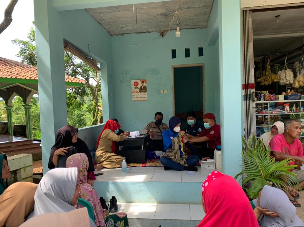 Antusias Warga Masyarakat Cikatomas Melaksanakan Vaksin