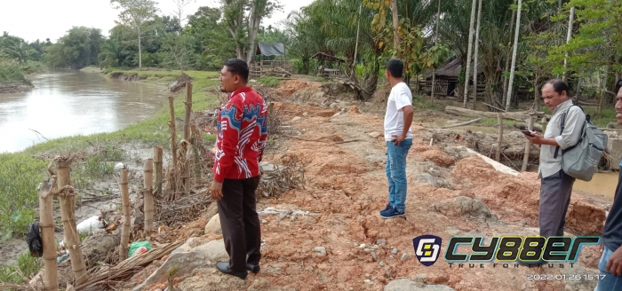 Anggota DPRA dari Partai Aceh Tgk Mawardi Tinjau Langsung Kondisi Tanggul Krueng Puto Lhoeksukon