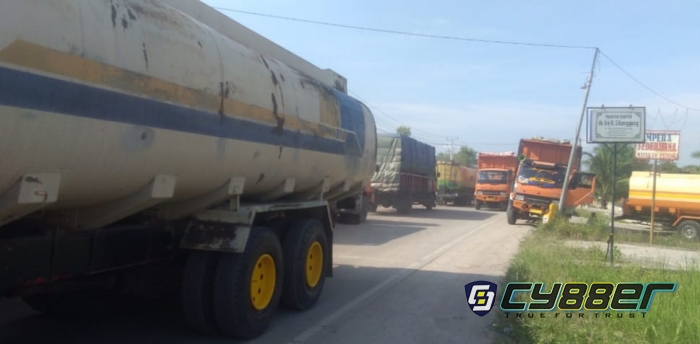Diduga Akibat Pengutipan Retribusi, Km 07 Bukit Timah Dumai Sering Sasaran Macet