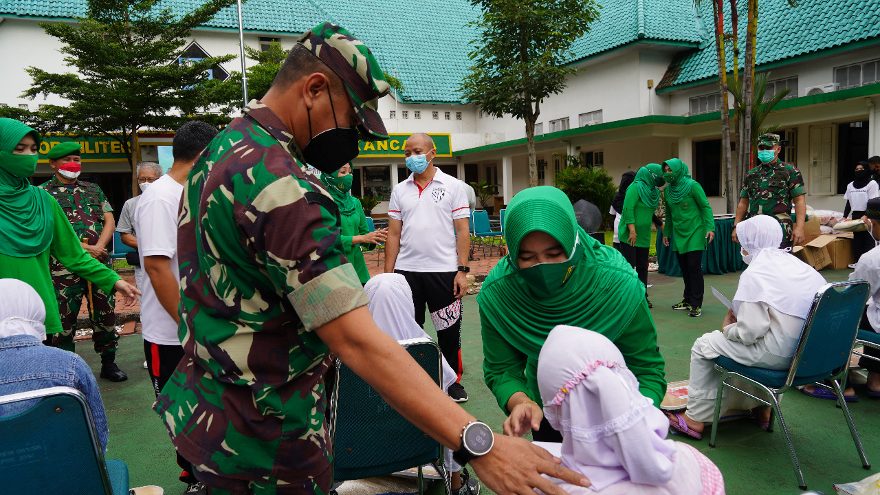 Danrem 061/Sk Salurkan 1.970.658 ke Anak Yatim, Disabilitas, Kaum Dhuafa dan Anak Korban HIV