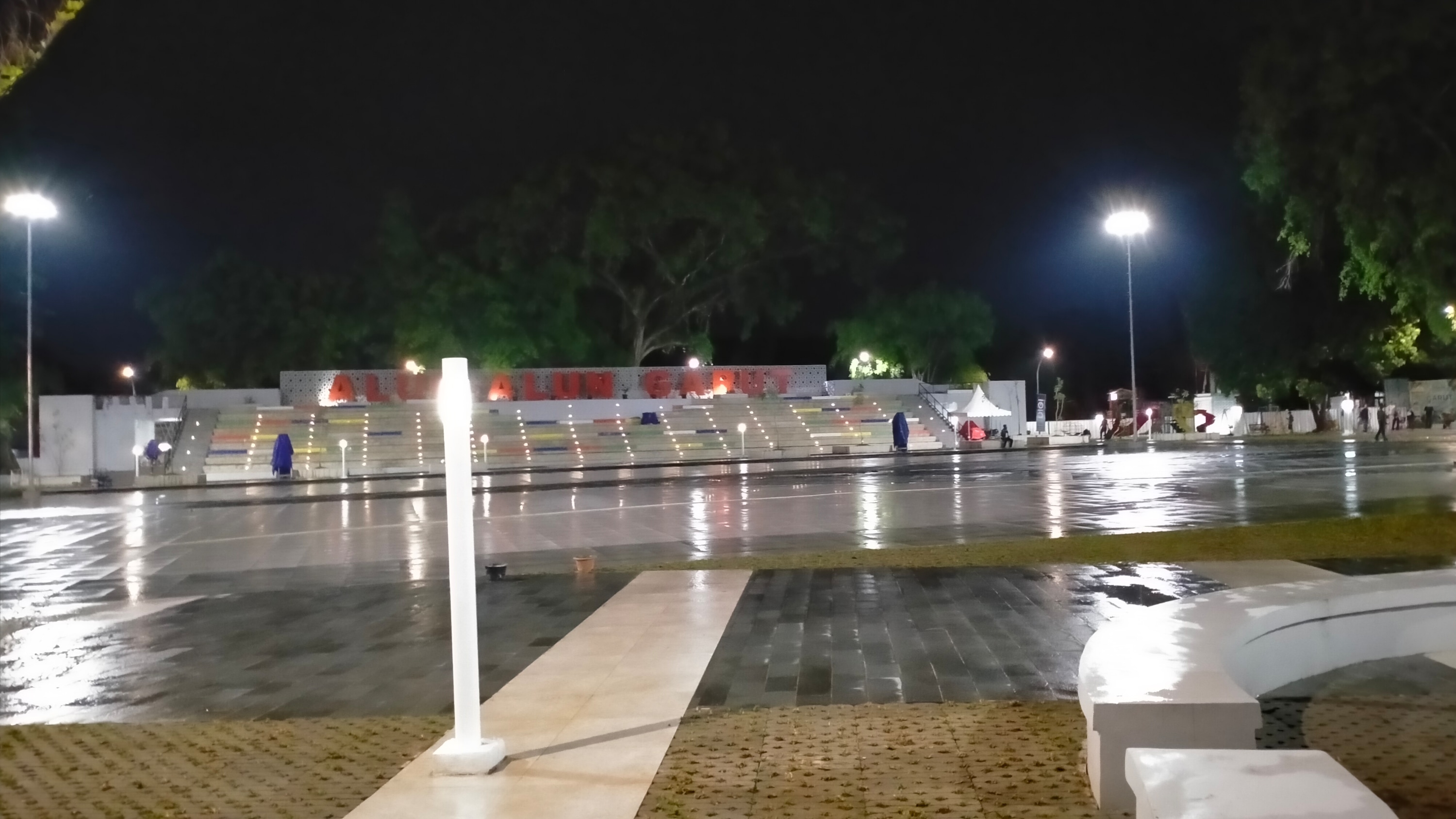 Satgas Covid-19 Kabupaten Garut Menutup Sementara Kawasan Alun-alun Kabupaten Garut