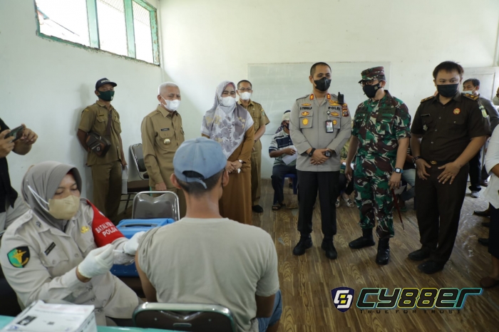 Vaksinasi Serentak Kelompok Lansia Polres Asahan Bersama Kapolri