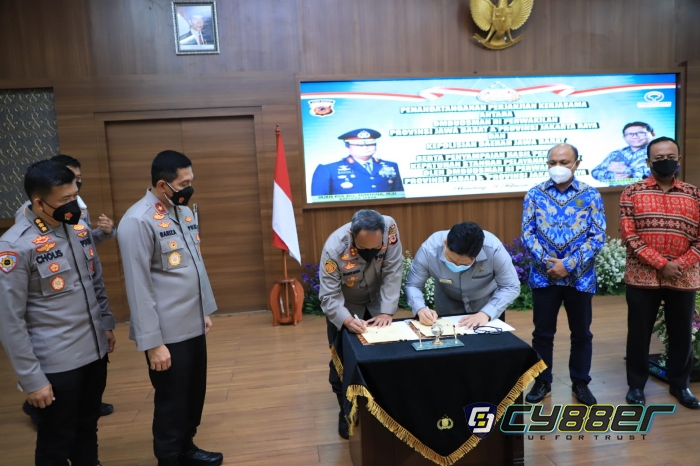 Kapolda Jabar Tandatangani Perjanjian Kerjasama dan Penyampaian Hasil Penilaian Ombudsman Tentang Kepatuhan Standar Pelayaan  Publik