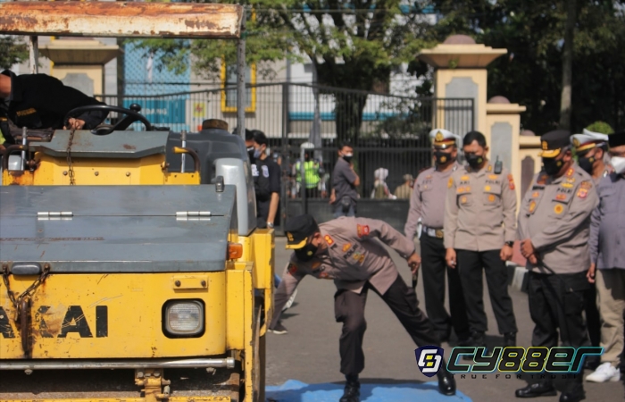 Kapolda Jabar Pimpin Pemusnahan Knalpot Bising di Polres Sumedang Polda Jabar