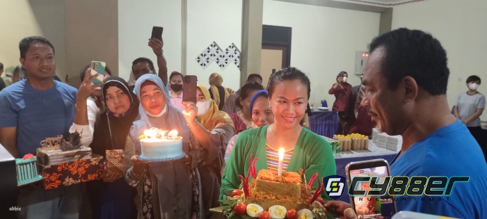 Genap Berusia 49 Tahun, Ratusan Masyarakat Dijamu Bupati AFU di Kediamannya