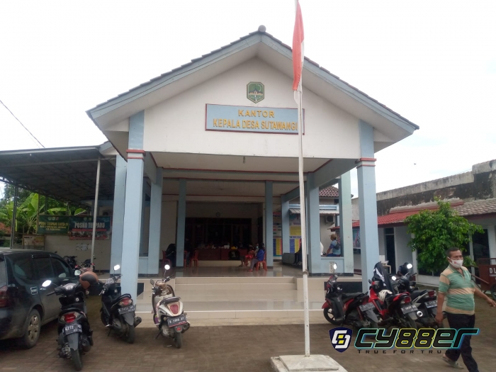 Realisasikan DD Tahap Satu, Desa Sutawangi Majalengka Hotmix Jalan, Bangun TPT dan Bagikan BLT