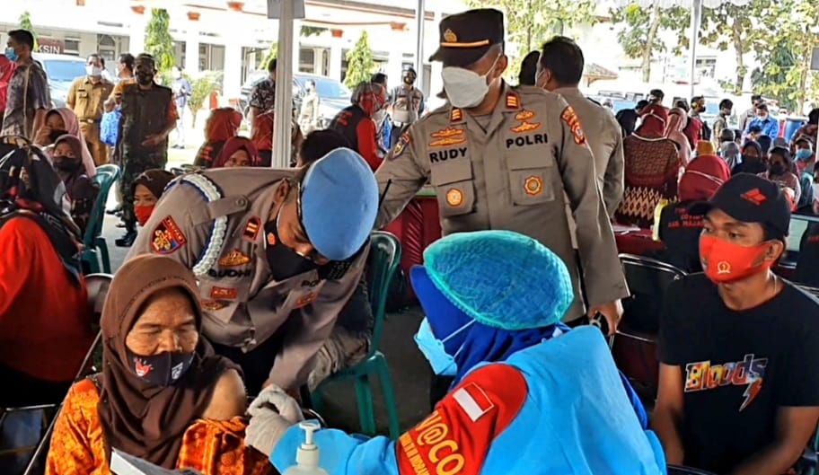 Pantau Vaksinasi, Kapolres Majalengka Bersama Forkopimda Ikuti Vicon Presiden RI dan Kapolri