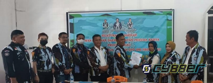Terpilih Sebagai Ketua Puan Pemuda IPK prov Riau, Octa Maria Oza Adakan Giat Jumat Barokah