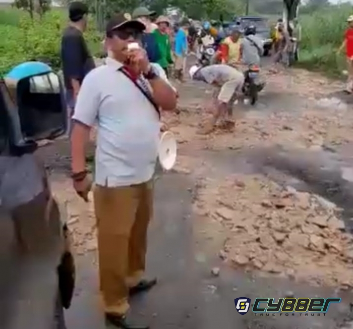 Viral, Beredar Video Warga Waled Melakukan Aksi Dua, Dua, Dua, Protes Keras Kepada Bupati Cirebon