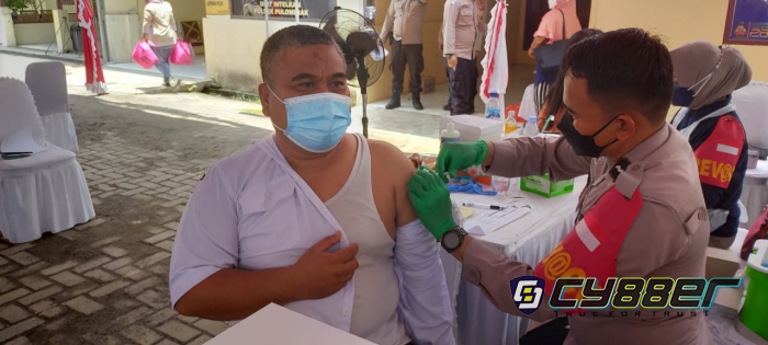 Polsek Pulomerak Gelar Vaksin Untuk Anak dan Lansia