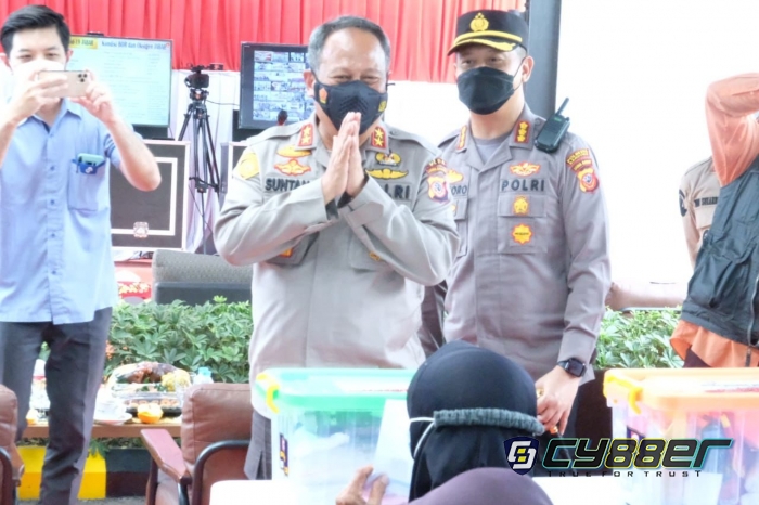 Tinjau Vaksinasi, Kapolda Jabar Ajak Warga Disiplin Prokes