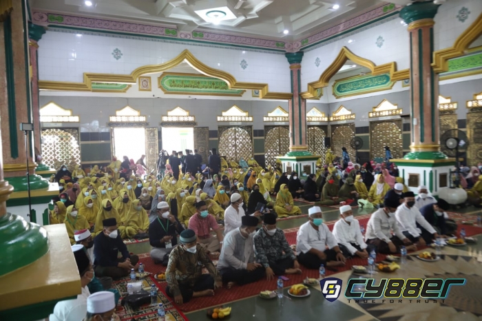 Hadiri Peringatan Isra