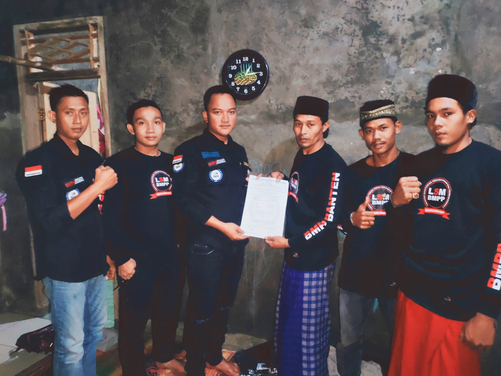 Penyerahan SK LSM BMPP, Demmy Harap Suheli Bekerja Dengan Benar.