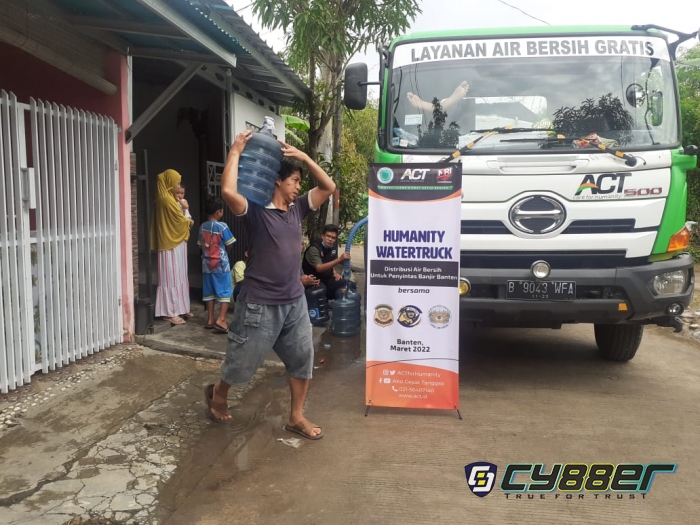 ACT Bersama Bea Cukai Merak Berkolaborasi Bantu Korban Bencana Banjir Bandang Banten