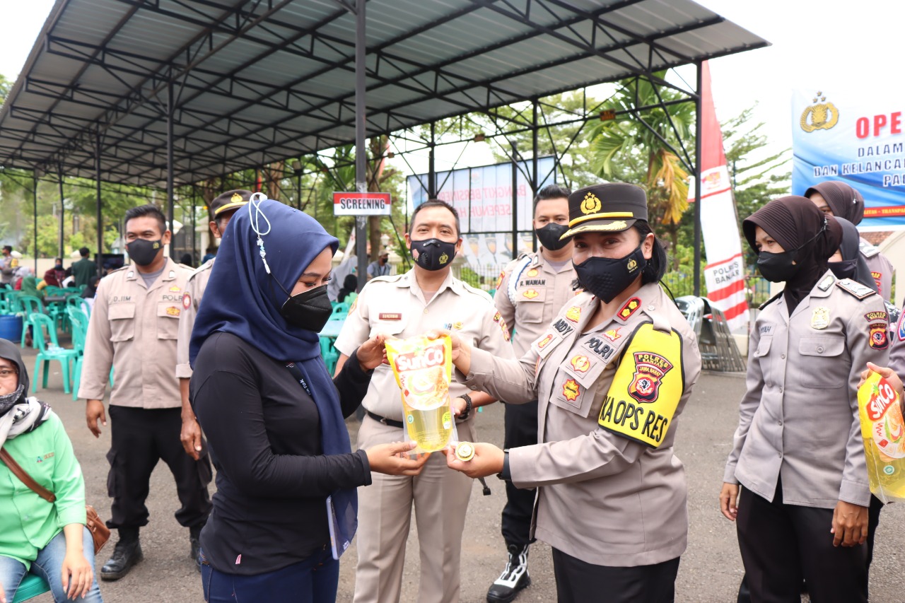 Peserta Vaksin di Polres Banjar Mendapat Minyak Goreng Gratis