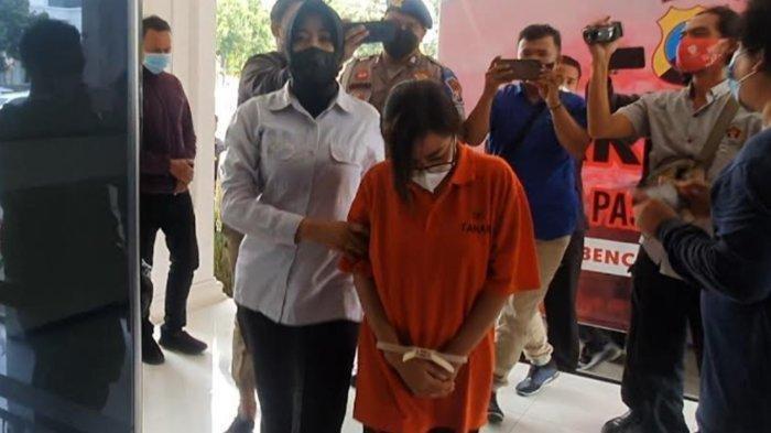 Gegara Live Tanpa Busana di Kamar Mandi Kafe, Janda ini Ditangkap Polisi