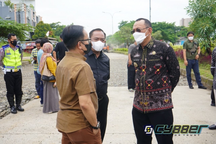 Tinjau Jalan Rusak di JLS, Helldy Instruksikan Pengawasan Truk Bermuatan Lebih