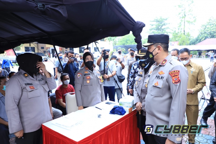 Wakapolda Jabar Pantau Vaksinasi di Mako Polres Subang
