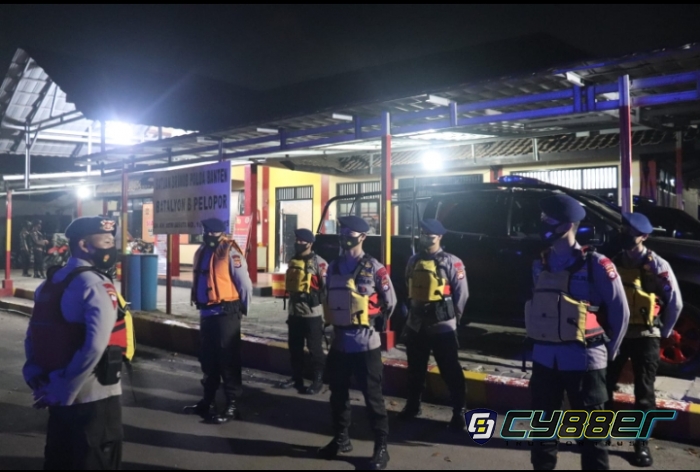 Curah Hujan Tinggi, Satbrimob Polda Banten Melaksanakan Siaga Sar