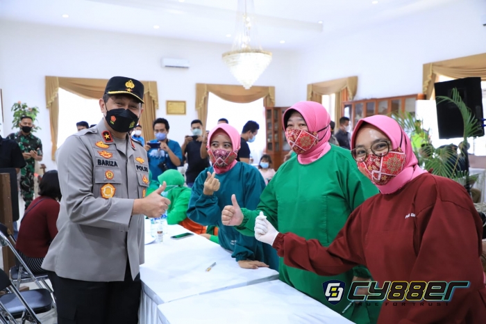 Waka Polda Jabar Cek Pelaksanaan Vaksinasi di Sumedang